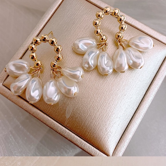 Baroque Pearl Style Earrings - Picture 3 of 15